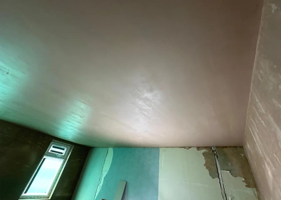 Fresh plastered ceiling from project project